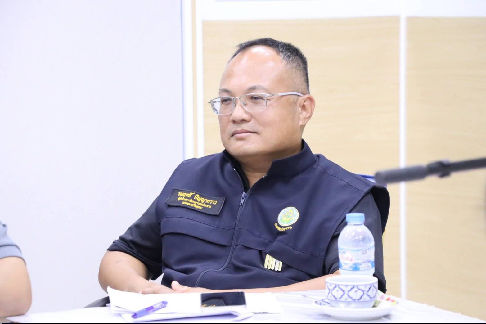 title - สำนักแผนงานและโครงการพิเศษ กระทรวงเกษตรและสหกรณ์ ร่วมกับผู้แทนหน่วยงานภายในสังกัดกระทรวงเกษตรและสหกรณ์ ประชุมติดตามความคืบหน้าและลงพื้นที่แปลงนาภายในศูนย์ส่งเสริมและพัฒนาอาชีพเสริมนอกภาคการเกษตร